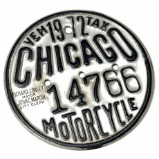 画像1: 【1972 CHICAGO】Motorcycle Vehicle Tax License Plate Medallion Tag (1)