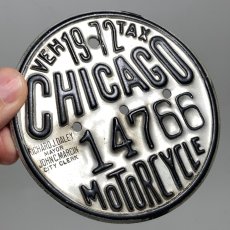 画像4: 【1972 CHICAGO】Motorcycle Vehicle Tax License Plate Medallion Tag (4)