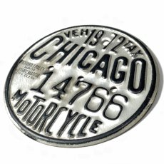 画像2: 【1972 CHICAGO】Motorcycle Vehicle Tax License Plate Medallion Tag (2)