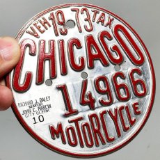 画像3: 【1973 CHICAGO】Motorcycle Vehicle Tax License Plate Medallion Tag (3)