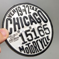 画像3: 【1972 CHICAGO】Motorcycle Vehicle Tax License Plate Medallion Tag (3)