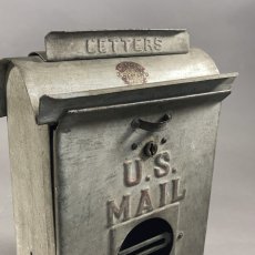 画像1: 1910's Galvanized Steel U.S. MAILBOX　 ★with KEYS★ (1)