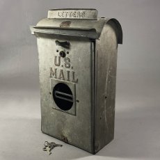 画像2: 1910's Galvanized Steel U.S. MAILBOX　 ★with KEYS★ (2)