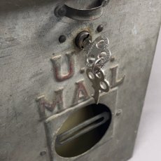 画像7: 1910's Galvanized Steel U.S. MAILBOX　 ★with KEYS★ (7)