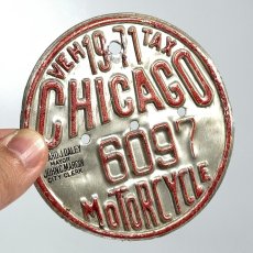 画像3: 【1971 CHICAGO】Motorcycle Vehicle Tax License Plate Medallion Tag (3)