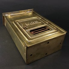 画像10: -＊鍵2個付き＊-  1920-30's "CORBIN LOCK CO."  Brass Wall Mount Mail Box  (10)