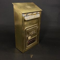 画像5: -＊鍵2個付き＊-  1920-30's "CORBIN LOCK CO."  Brass Wall Mount Mail Box  (5)