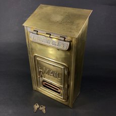 画像3: -＊鍵2個付き＊-  1920-30's "CORBIN LOCK CO."  Brass Wall Mount Mail Box  (3)