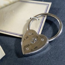 画像6: -✴︎N.O.S.✴︎-  　1940's  ♡Heart Shaped♡ Advertising Key Ring (6)
