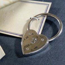 画像6: -✴︎N.O.S.✴︎-  　1940's  ♡Heart Shaped♡ Advertising Key Ring (6)