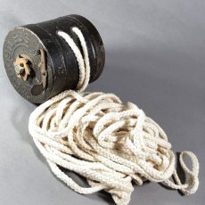 画像5: 1910-20's "DUSTLESS" Wood Handle Clothes-Line Reel (5)