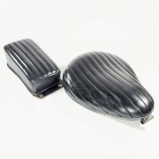 画像2: -＊Mint Condition＊-　 1960's ★Genuine Bates★  “Tuck Roll” Leather  Solo Seat & Pillion Pad (2)