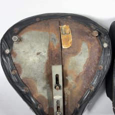 画像23: -＊Mint Condition＊-　 1960's ★Genuine Bates★  “Tuck Roll” Leather  Solo Seat & Pillion Pad (23)