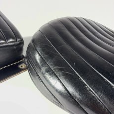 画像4: -＊Mint Condition＊-　 1960's ★Genuine Bates★  “Tuck Roll” Leather  Solo Seat & Pillion Pad (4)