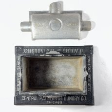 画像9: 1920-30's Art Deco ★SKYSCRAPER★  Cast Aluminum Ashtray (9)
