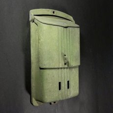 画像1: 1930-40's "Shabby Chic"  Streamlined Wall Mount Mail Box (1)