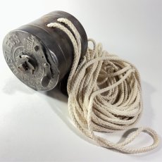 画像4: 1910-20's "DUSTLESS" Wood Handle Clothes-Line Reel (4)