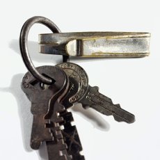 画像7: Early-1920's Brass "BELT CLIP" with Key Ring (7)