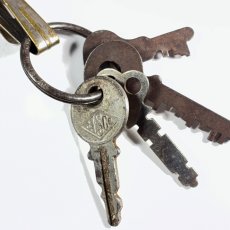 画像2: Early-1920's Brass "BELT CLIP" with Key Ring (2)