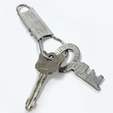 画像1: 1910-30's "BELT DRESSING" Advertising Key Ring  w/2-Keys (1)