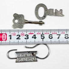 画像7: 1910-30's "BELT DRESSING" Advertising Key Ring  w/2-Keys (7)