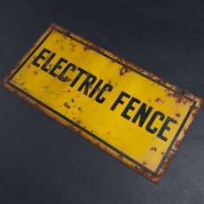 画像1: 1960's Rusty ⚡️ELECTRIC FENCE⚡️ Vintage Tin Sign (1)