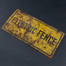 画像1: 1960's Rusty ⚡️ELECTRIC FENCE⚡️ Vintage Tin Sign (1)