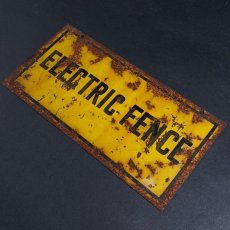 画像1: 1960's Rusty ⚡️ELECTRIC FENCE⚡️ Vintage Tin Sign (1)