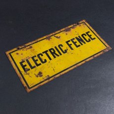 画像1: 1960's Rusty ⚡️ELECTRIC FENCE⚡️ Vintage Tin Sign (1)