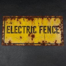 画像2: 1960's Rusty ⚡️ELECTRIC FENCE⚡️ Vintage Tin Sign (2)