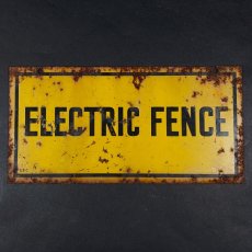 画像2: 1960's Rusty ⚡️ELECTRIC FENCE⚡️ Vintage Tin Sign (2)