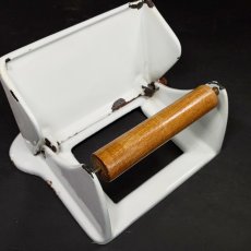 画像4: 1920-30's German-Deco "Cast-Iron" Toilet Paper Holder (4)