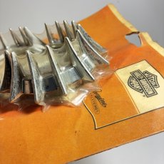 画像3: ⚡️N.O.S.⚡️ Vintage Harley Davidson Shovelhead Finned Exhaust Pipe Clamps (3)