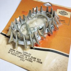 画像1: ⚡️N.O.S.⚡️ Vintage Harley Davidson Shovelhead Finned Exhaust Pipe Clamps (1)