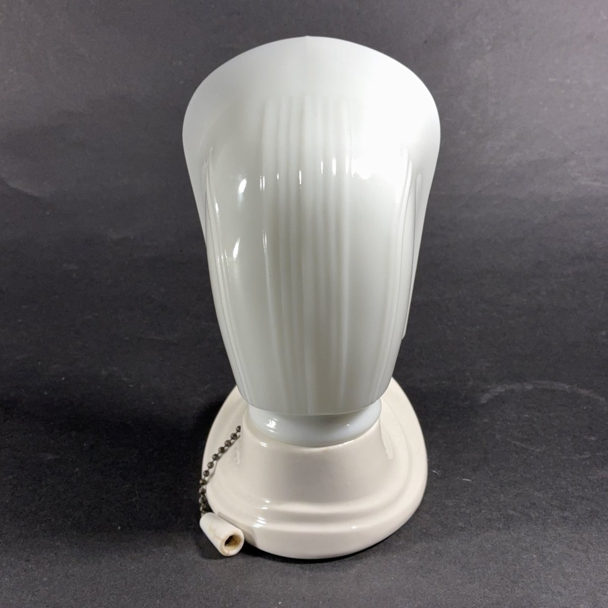 画像10: 1920-30's Art Deco Bathroom Lamp  ★Porcelain ＆ Milk Glass★ (10)