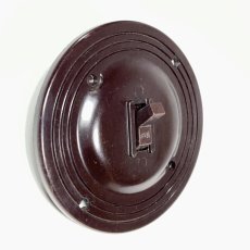画像2: -＊10個バラ売り＊-   ★ Art Deco ★   1930's“ROUND” Bakelite Switch  【Dead-Stock】 (2)