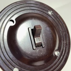 画像6: -＊10個バラ売り＊-   ★ Art Deco ★   1930's“ROUND” Bakelite Switch  【Dead-Stock】 (6)