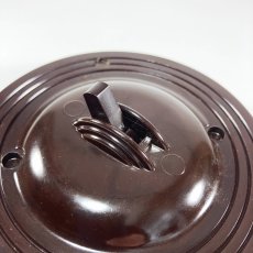 画像2: -＊9個セット＊-   1920-30's   ★ Art Deco ★  “ROUND” Bakelite Switch  【Dead-Stock】 (2)