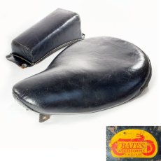 画像1: -＊Mint Condition＊-　 ⚡️Genuine Bates⚡️  1960's Solo Seat & Pillion Pad (1)