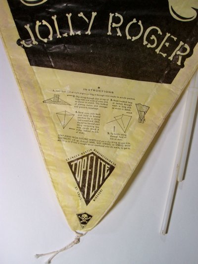 画像2: 1950-Early 60's "JOLLY ROGER" Cross Bone Skull Paper Kite