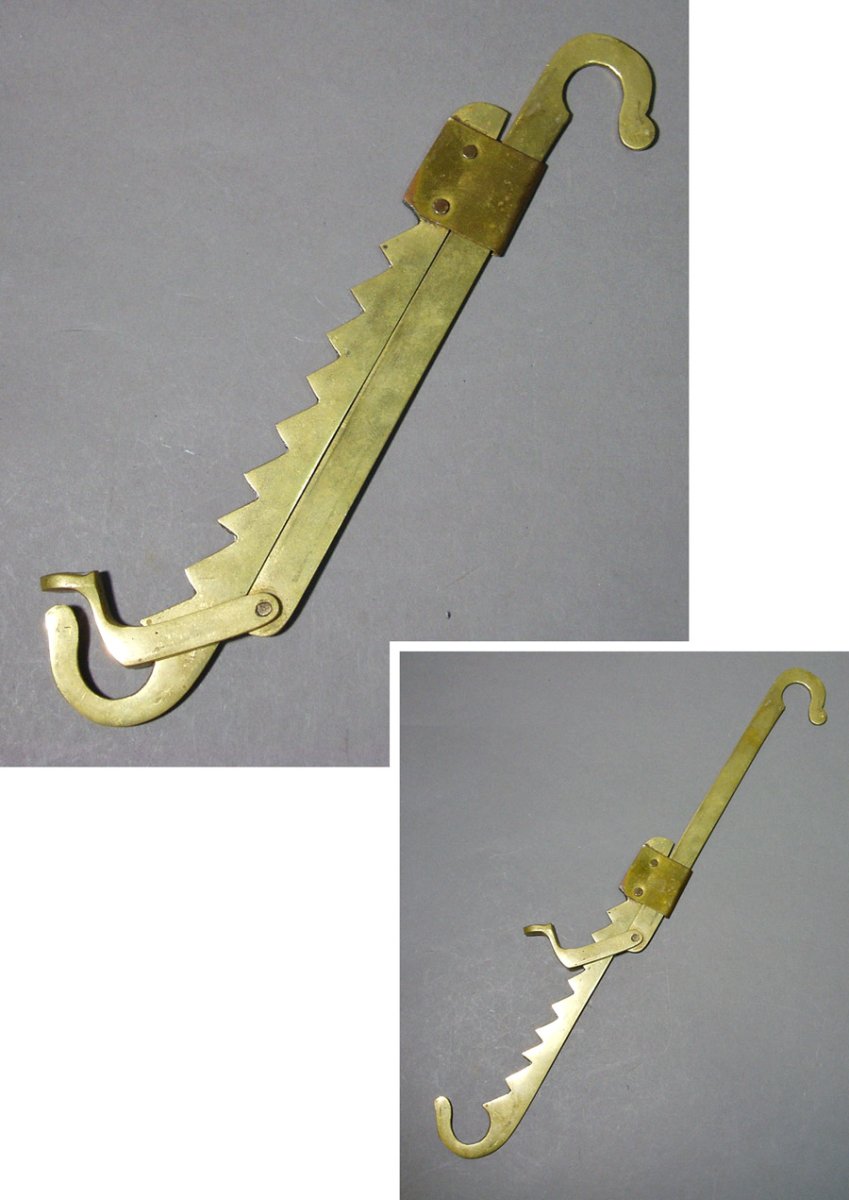 画像1: Early-1900's "Oddball" Solid Brass Adjustable Hook (1)