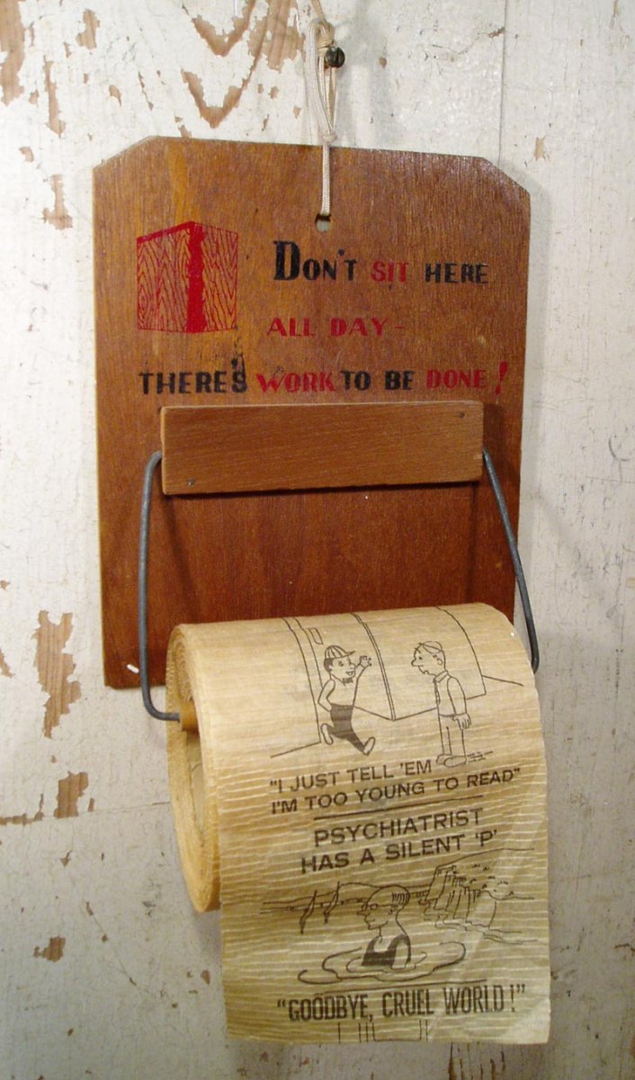 画像1: 1950's "Comical Cartoon" Wooden Toilet Paper Holder (1)