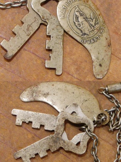 画像1: Early-1900's Key-Chain w/Fob ＆ 2-Keys