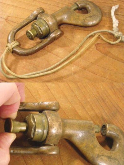 画像1: 1920-30's 特大 Solid Brass "Nautical" Clevis w/snap