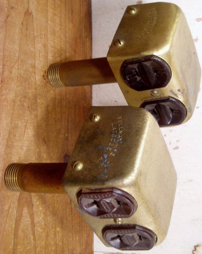 画像1: 1930's Surface Mount "BRASS" Outlets [8-Outlets] 