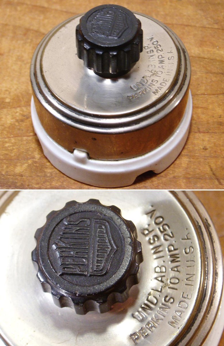 画像1: 1910-20's "Porcelain Base" Turn Switch (1)