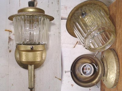 画像2: 1950's "Fluted-Glass shade" Porch Sconce