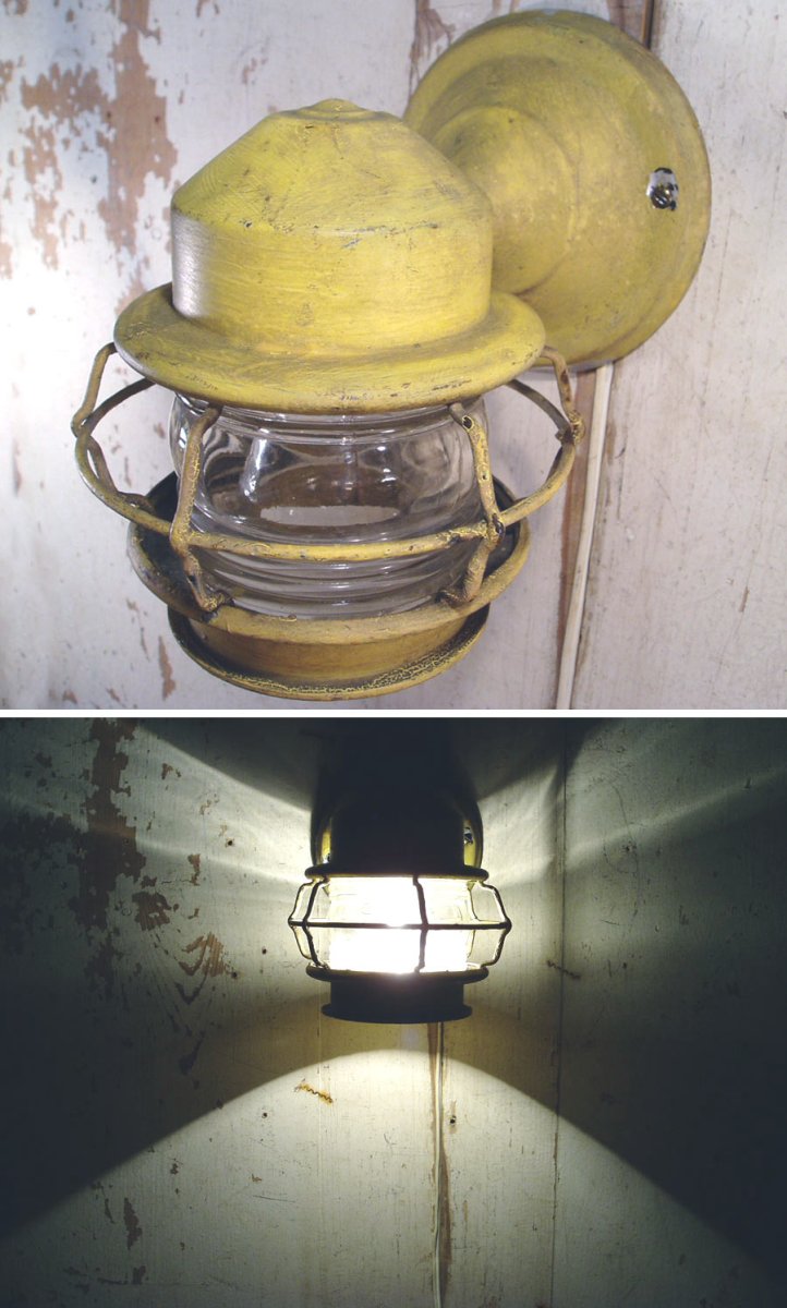画像1: 1940's "Thick Ribbed Glass" Caged Outside Lamp (1)