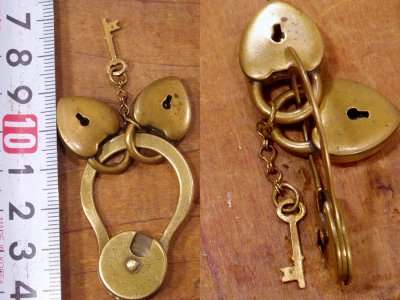 画像3: Brass "Rotating" Key Ring w/ MINI 2-Heart Charm
