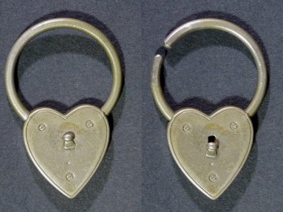 画像1: 1940's  " ♡ Heart Shaped" Advertising Key Ring